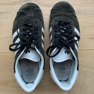 Gazelles- black suede